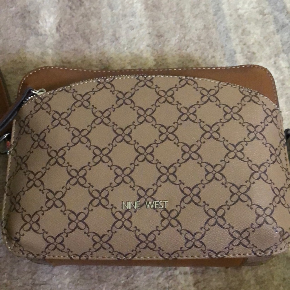 Nine West Silas mini in mocha logo bag